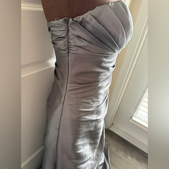 Elegant Silver Evening Gown Size 5 Juniors - Picture 3 of 5